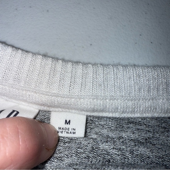 Gap Women Long Sleeve Crew Neck T-Shirt  Sweater Gray & White Sz Med - Picture 5 of 9